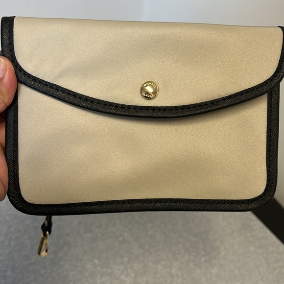 MICHAEL KORS SPORT/CASUAL NYLON WATER RESISTANT BEIGE WRISTLET CLUTCH NWOT - Picture 10 of 16